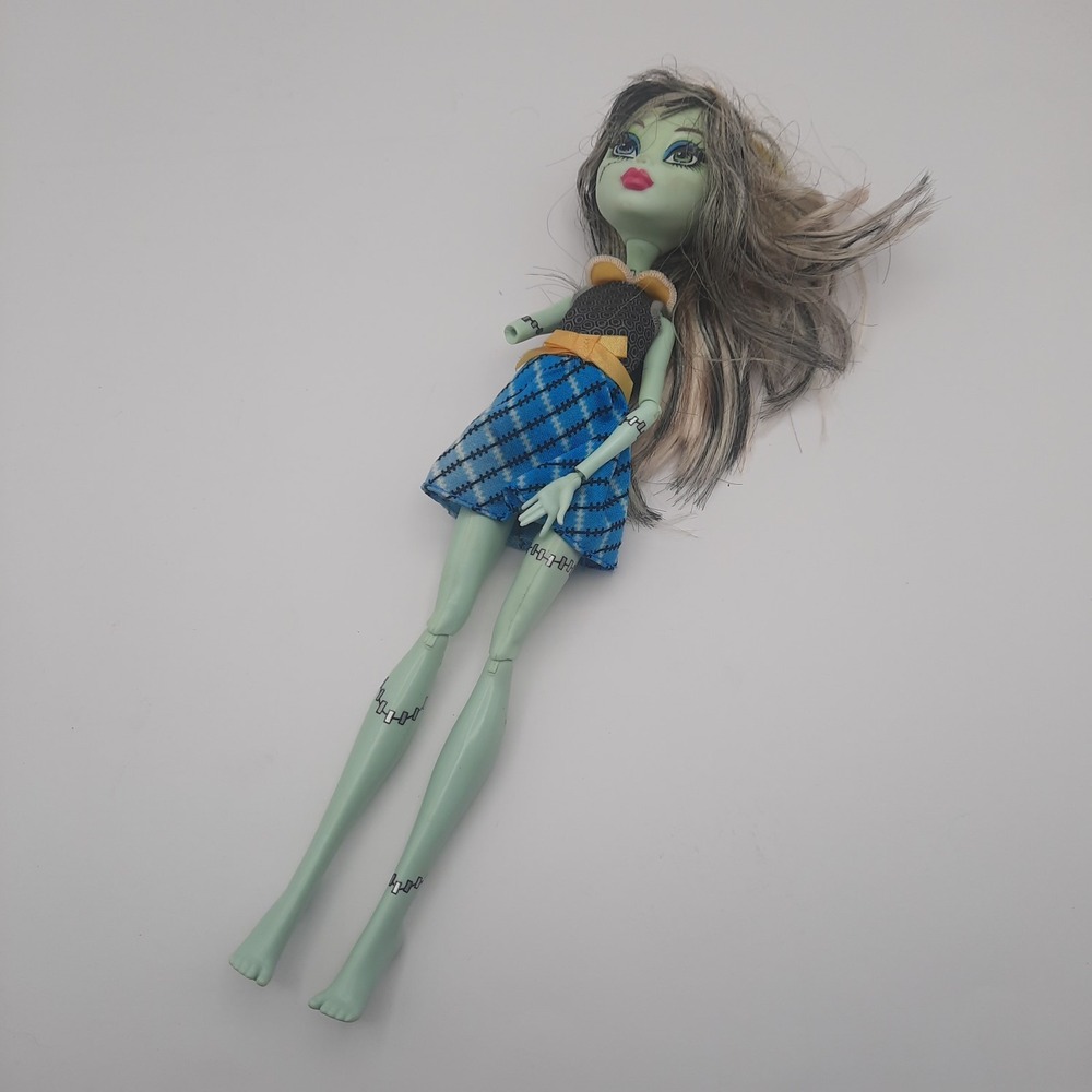 Monster High Doll Frankie Stein from Picnic Casket for 2 Mattel 2008 Flaw